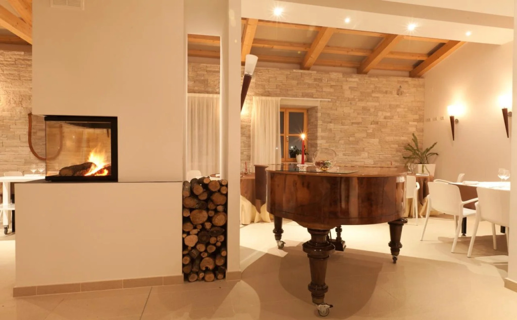VELANERA Hotel & Restaurant