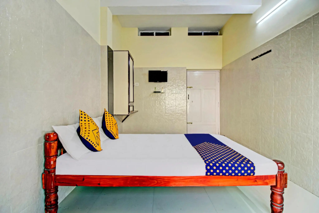 SPOT ON 76293 J P Tourist Home