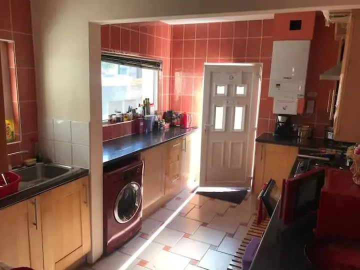 Private King En-Suite bedroom close to MediaCityUK/Old Trafford