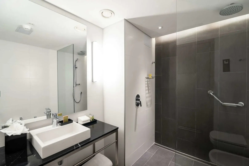 Soro Montevideo, Curio Collection By Hilton