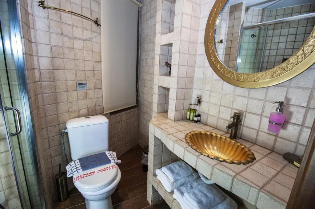 Elia Portou Rooms