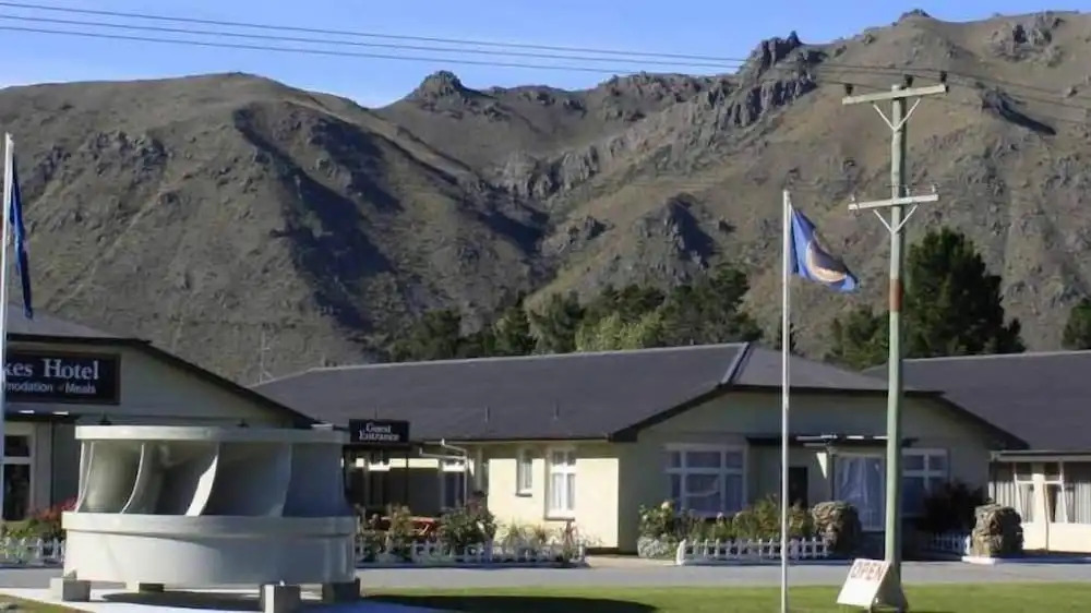 Otematatas Best Dam Pub