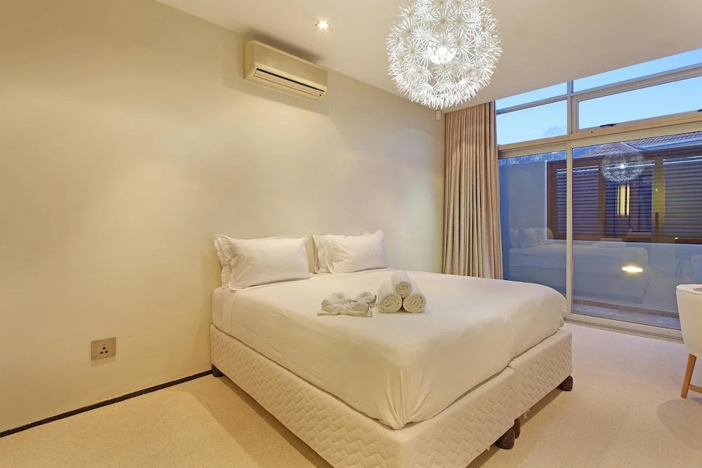 Sea View 3bed Apt w Pool Near Beaches Glen Sunsets