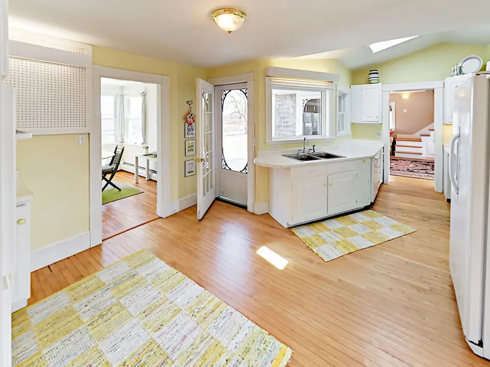48 Main Street Cottage 4 Bedrooms 2 Bathrooms Cottage