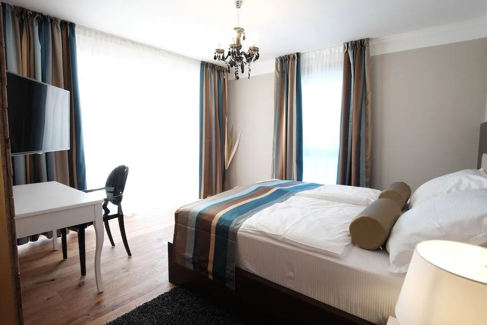 Rooms ''N''