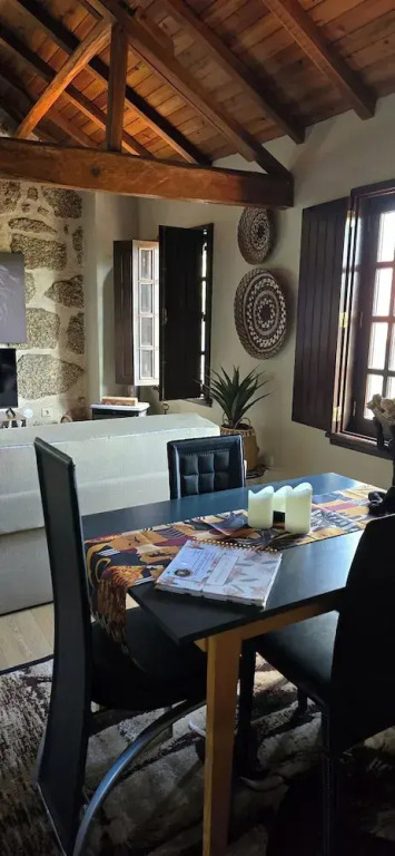 Rustic Retreat-Country House