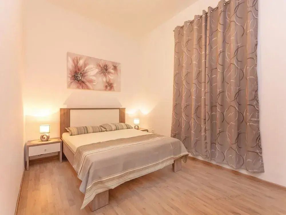 Apartment Niko - Two Bedroom Apartment With Swimming Pool