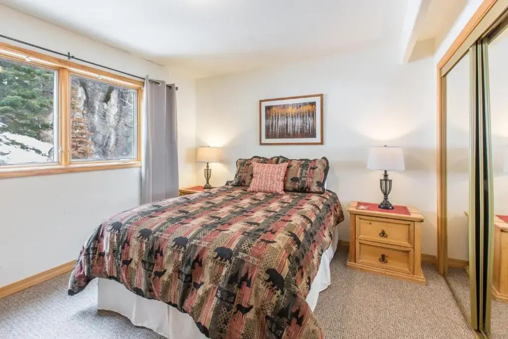 1490OAK Grandview Condo