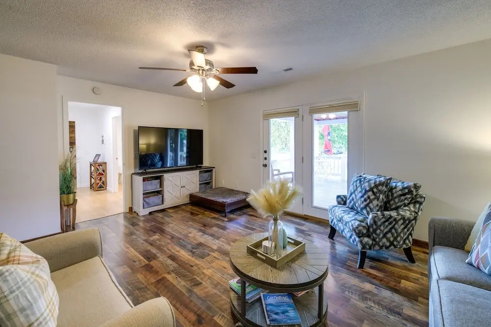 Pet-friendly Pigeon Forge Home w/ Deck!