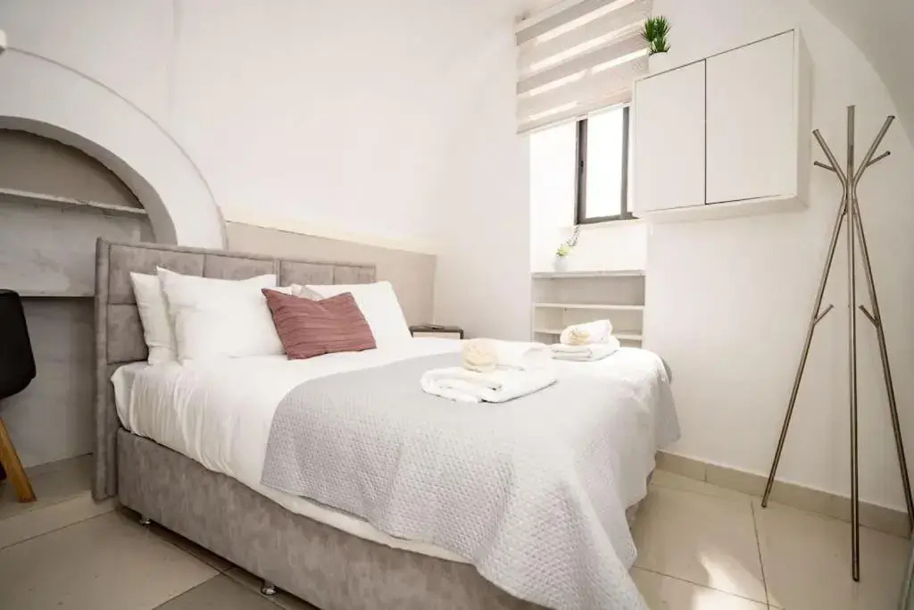 Lovely 2 bedroom unit Shivtey Israel Jerusalem