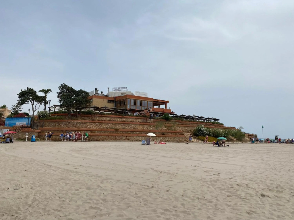 Orihuela Costa 2-bedroom 1-bath renovated vacation rental on La Zenia Beach
