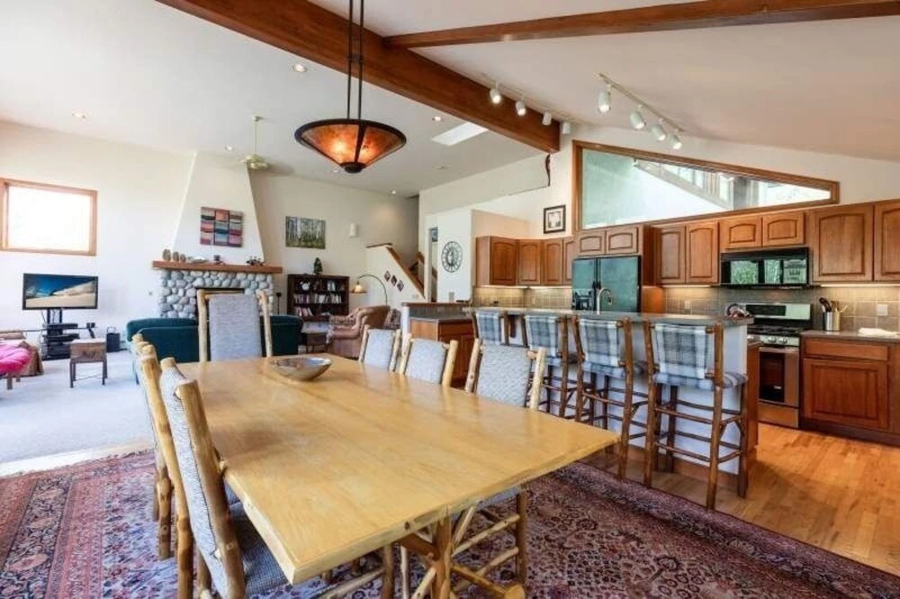 5-Bedroom 4 Bath Home,Sleeps 10, on free Town of Vail Bus Route