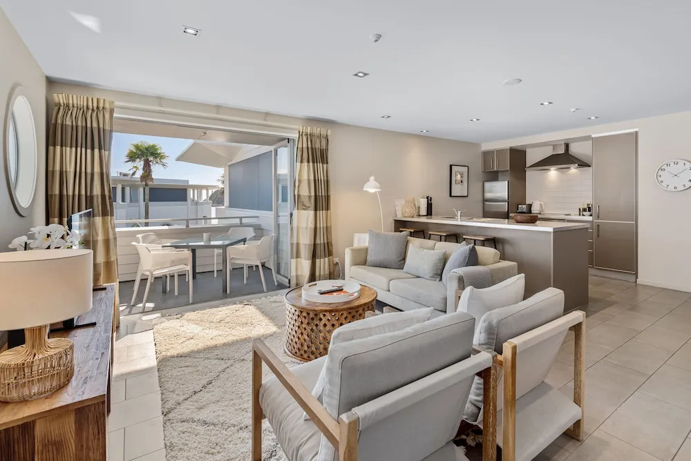 Paihia 2 Bedroom Apartment with Pool
