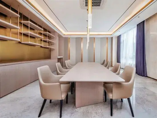 Lavande Hotel (Heqing Xinhua Branch)