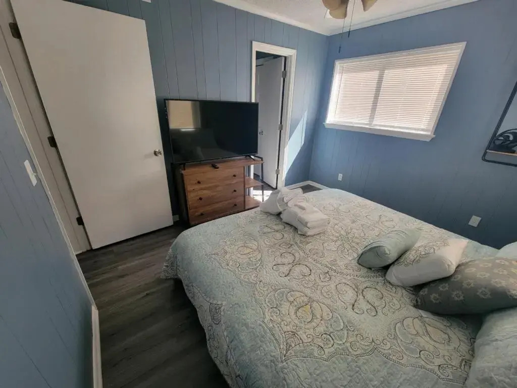 2022 Renovated 2-bedroom cozy, lovely condo