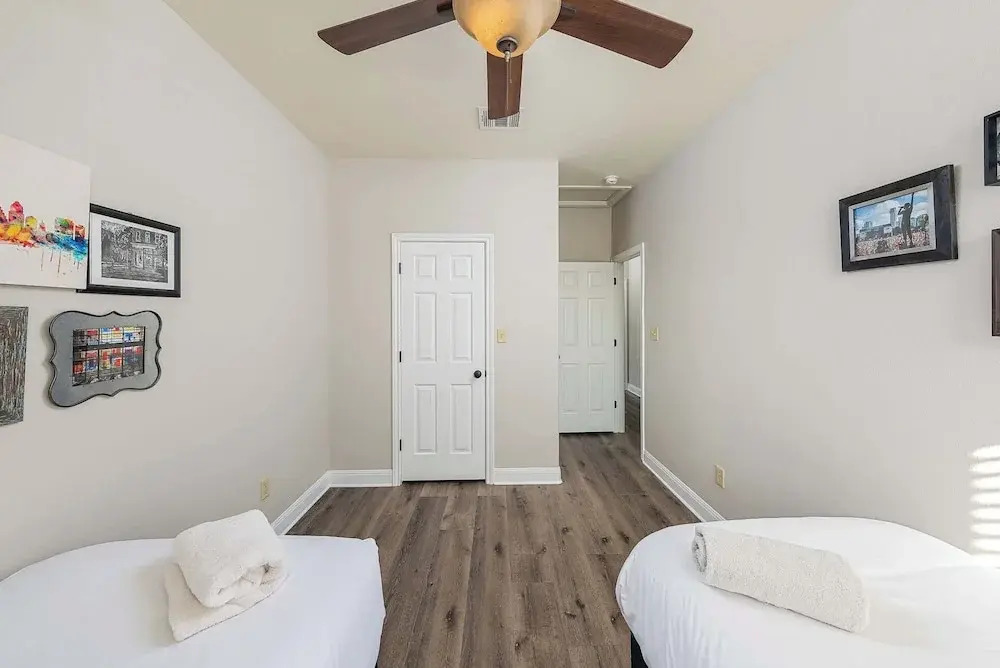 Upstay Spacious Home Duplex for Group of 17