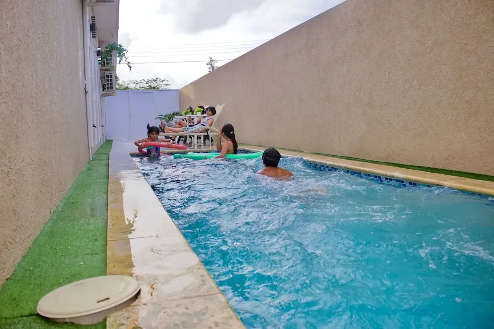1 Bed Apartment Sleeps 2 - Pool, Parking, Wifi
