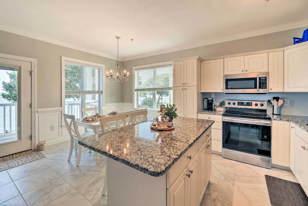 Ocean Club Condo w/ Community Pool & Hot Tub