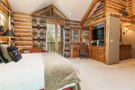 Tall Timbers Lodge - 5 Bedrooms Home