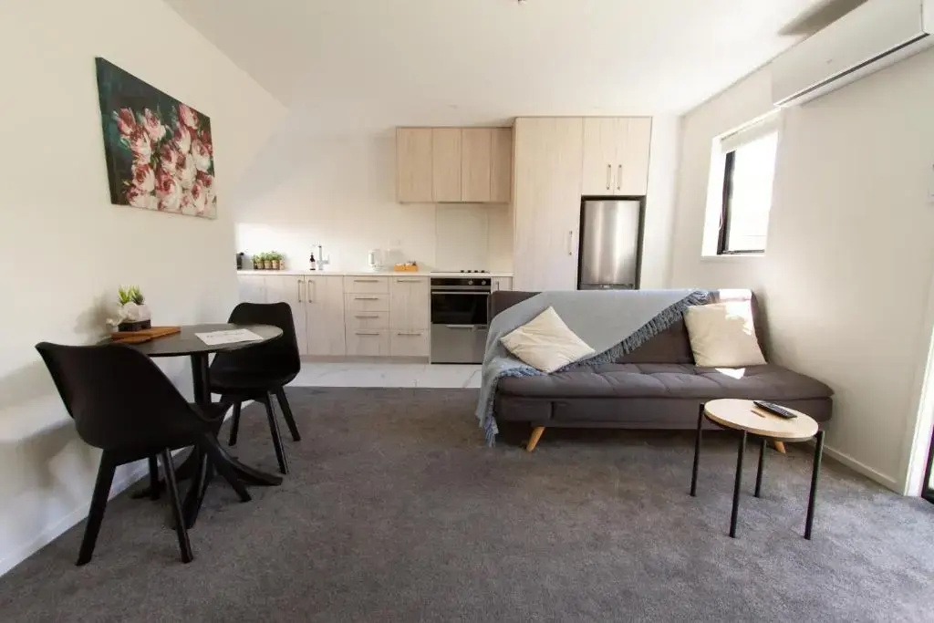 1 Bedroom Gem with Hagley Park at Your Doorstep
