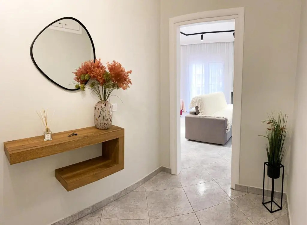 Outstanding Private Apartment Near City Center with Balcony