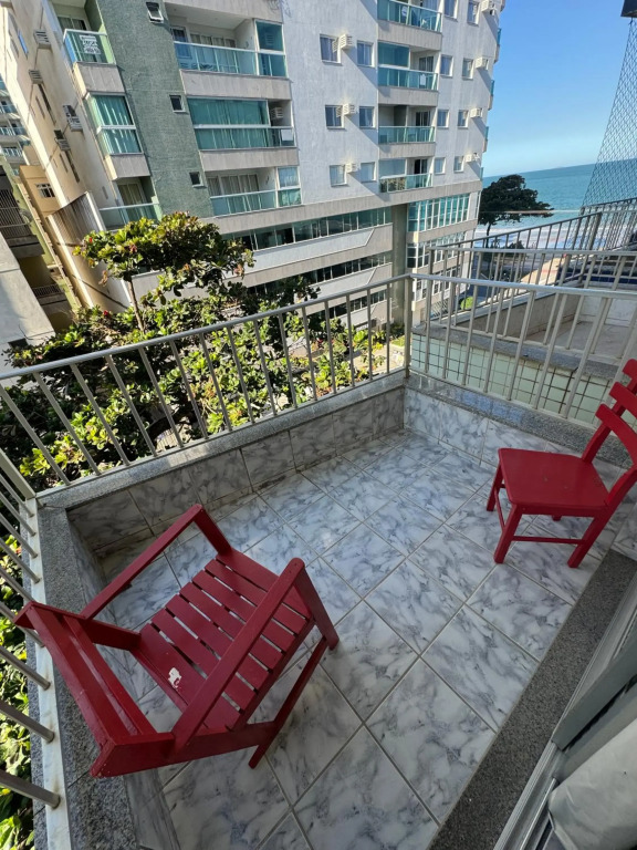 Apartamento Vista Mar - 2 quartos - Praia do Morro - prédio frente Mar - elevador - atravessou a avenida, já está na praia - com garagem - internet