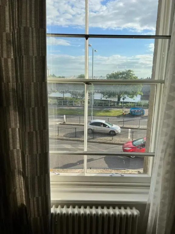 Entire Two Bedrooms Flat with Nice View H2