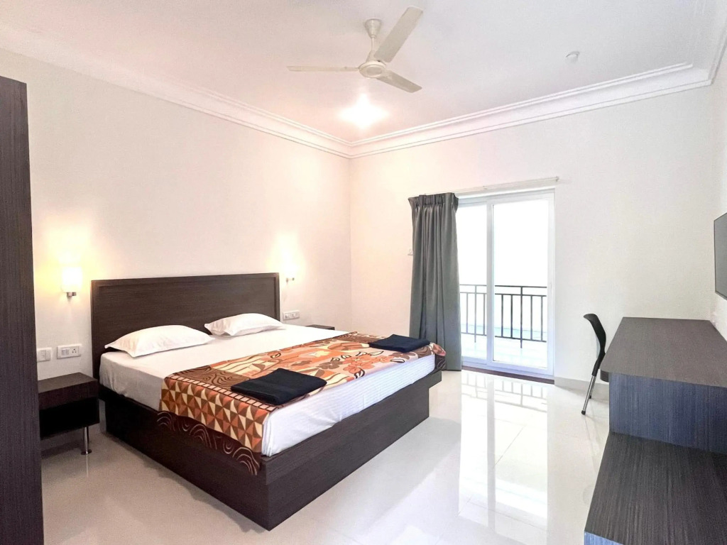 Morjim Sunset Guesthouse- Apartments with Kitchen & AC Rooms