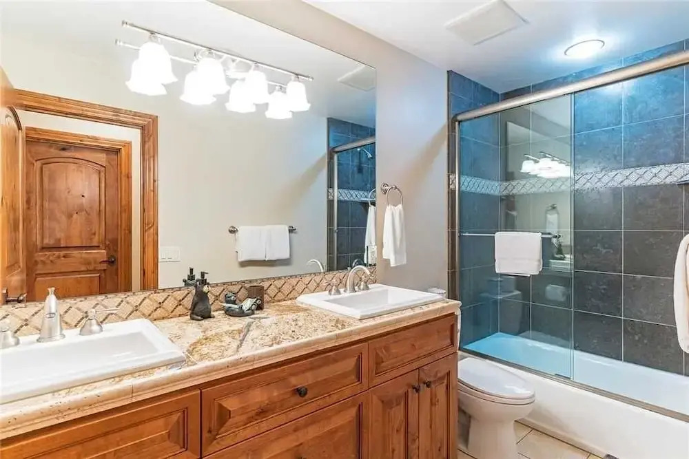 Setting Featuring Filtered Lakeviews 4 Br home by RedAwning