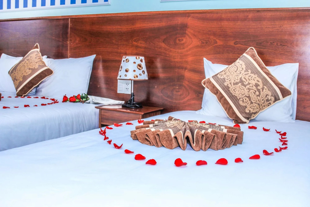 OYO 153 L&M Hotel