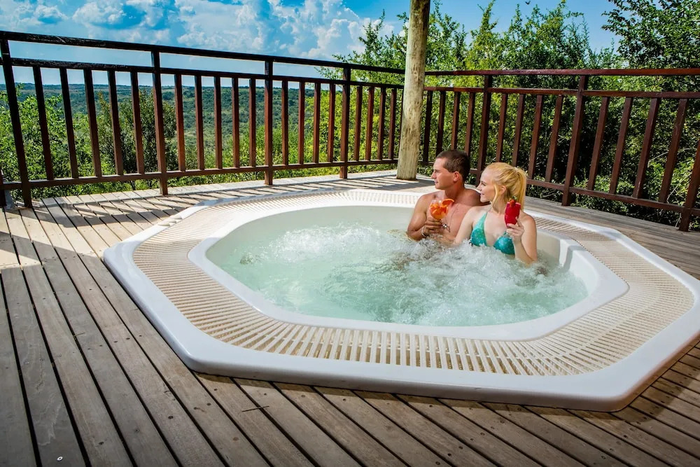 Umzolozolo Private Safari Lodge & Spa