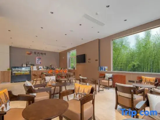 Qingdao Shiguang Hotel (May Fourth Square Ningxia Road Subway Station)