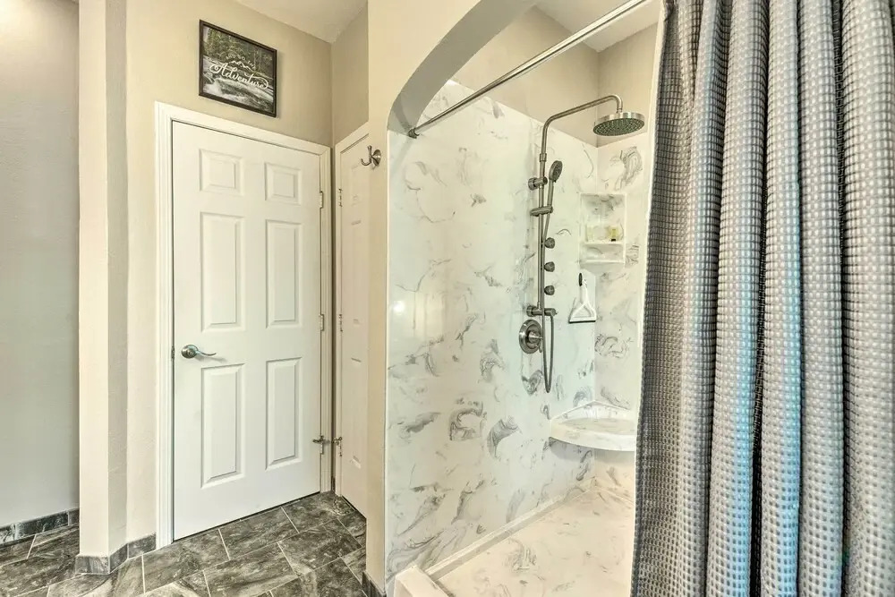 6 Mi to Branson Strip! Dog-friendly Golf Condo