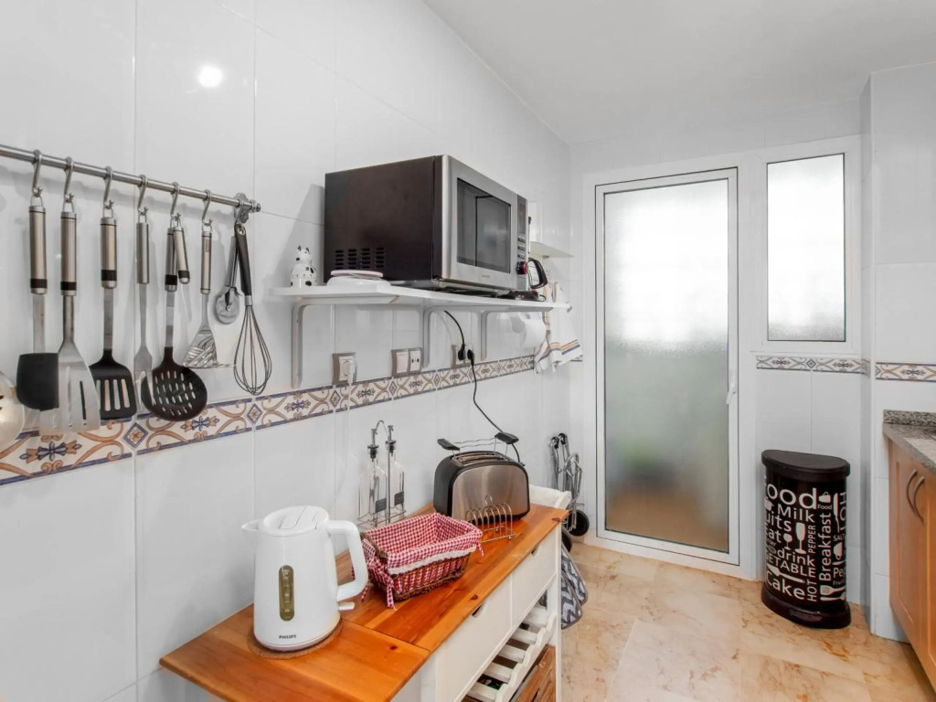 2091- Apt close from all amenities