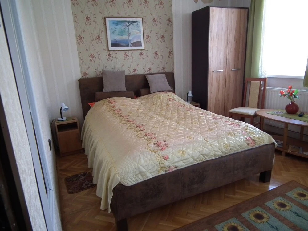 Sunbeam 3-bed Apartment in Eger