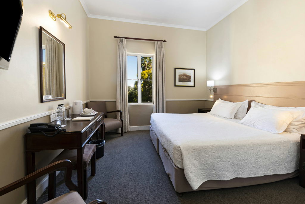 Queens Hotel by BON Hotels