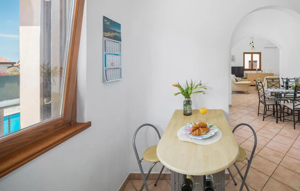 Amazing Home in Dracevac With Outdoor Swimming Pool, Wifi and 3 Bedrooms