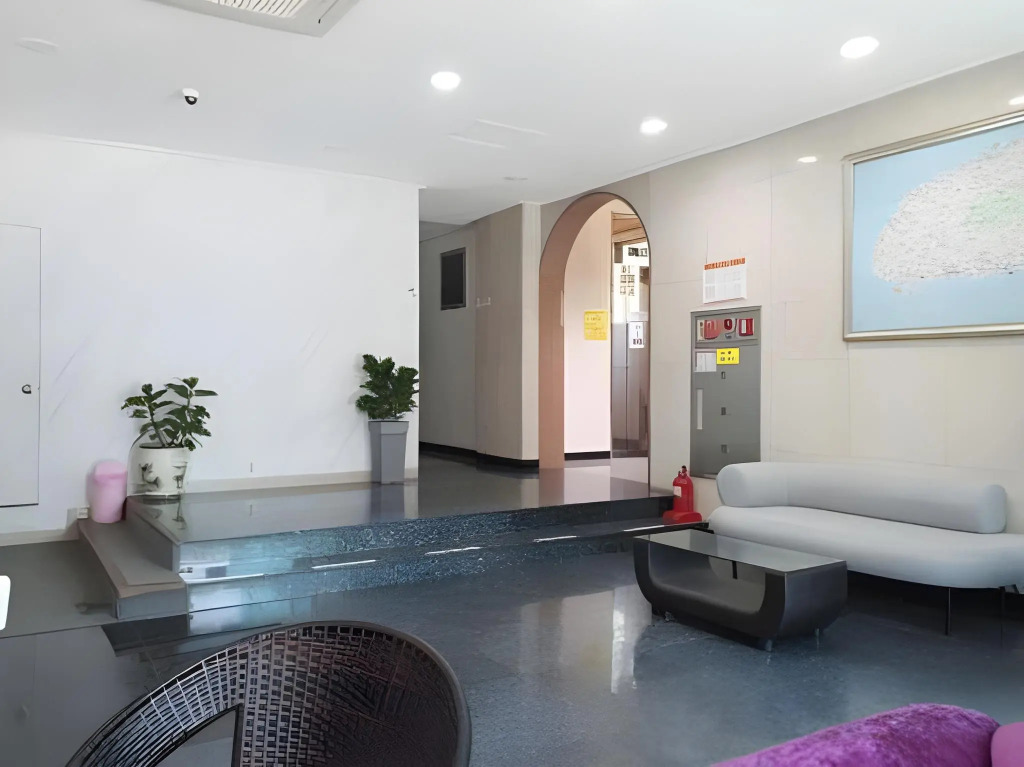 Apple Hotel