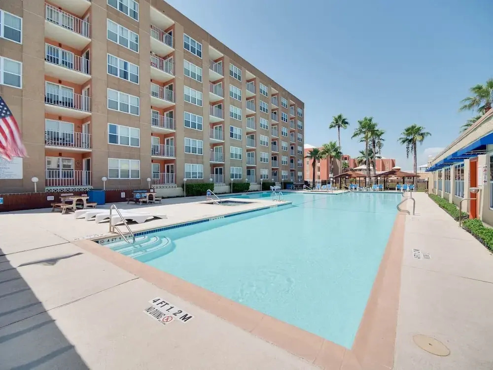 Relaxing , Great Location, 3 Minute Walk To The Beach 2 Bedroom Condo by RedAwning