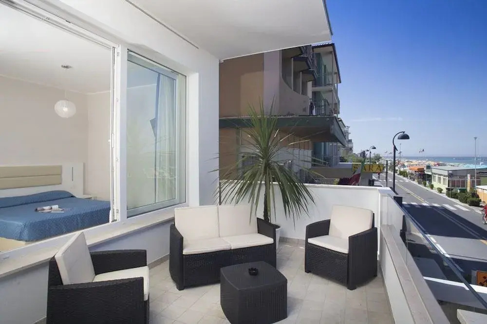 White Suite & Apartments