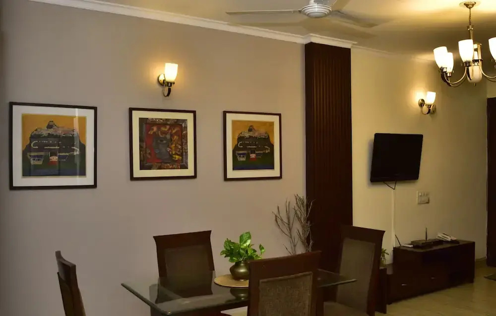 Woodpecker - 2 Bedroom Service Apartment