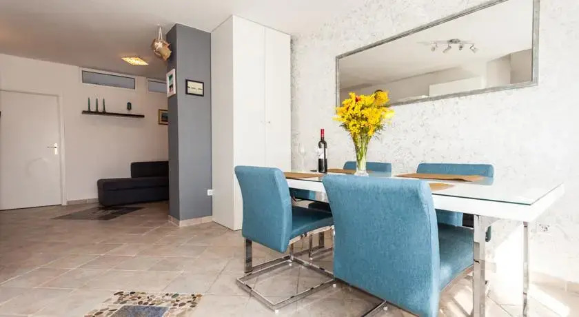 Apartment 5M