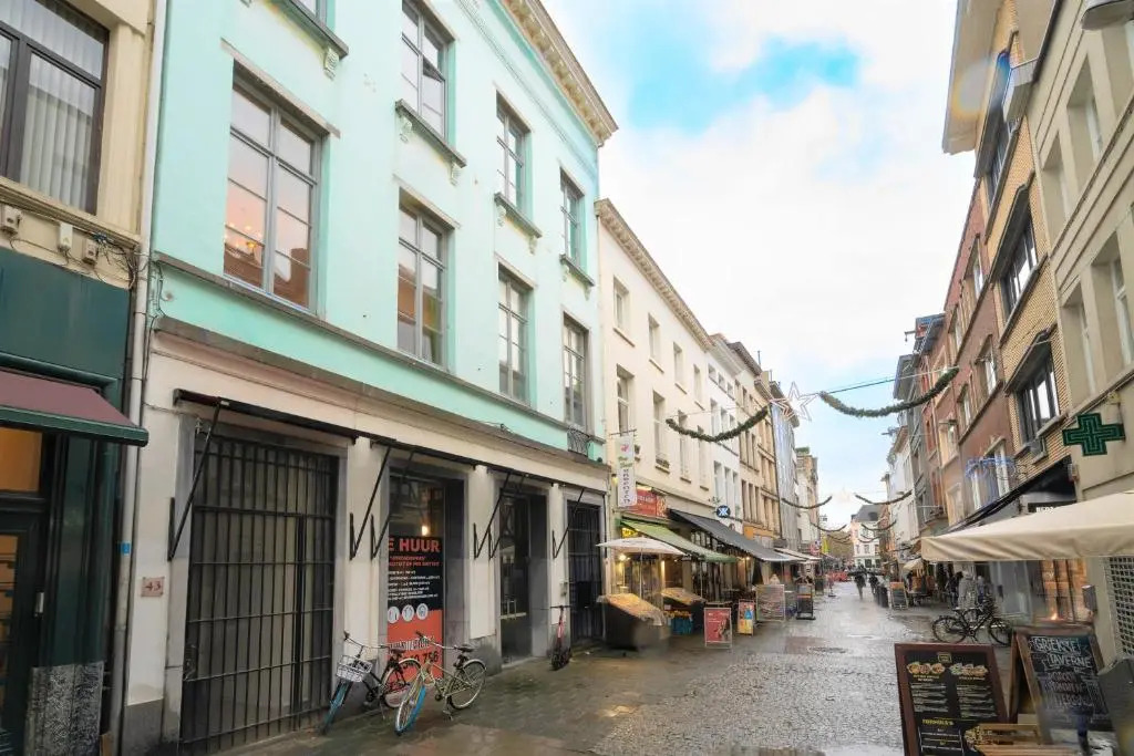 Deluxe Capital Street Stay for 12