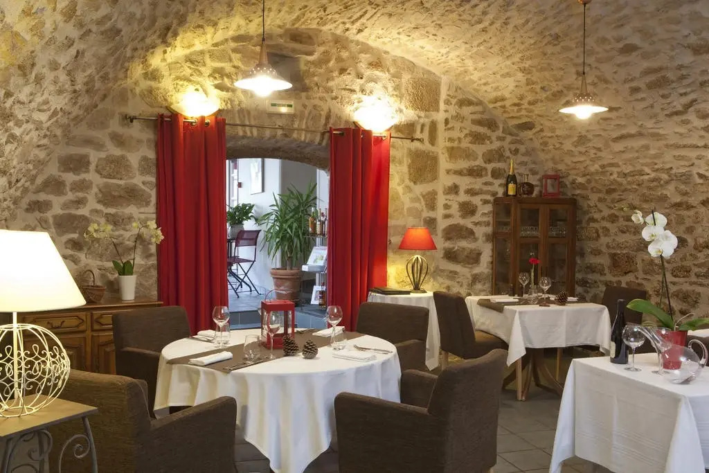 Demeures & Châteaux Auberge de la Tour - Hôtel & Restaurants - Marcolès Auvergne