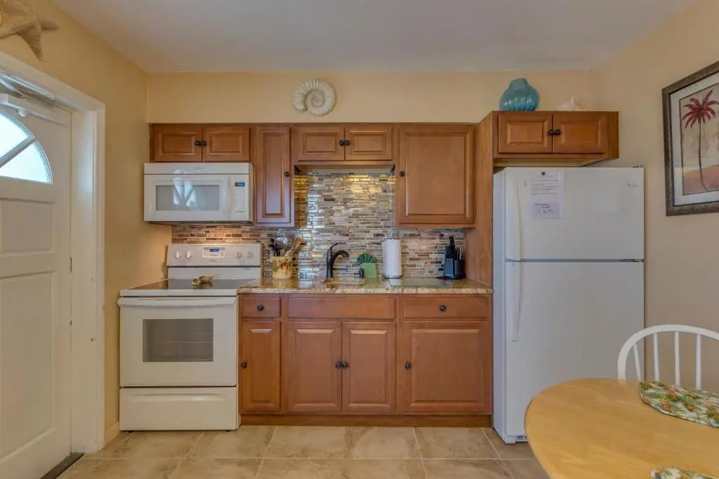 Five Palms Suite 204 - Daily - Weekly - Monthly
