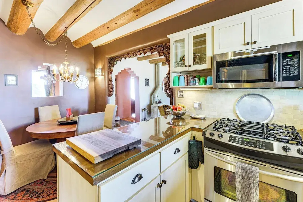 14 Mi to Taos Ski Valley: Mtn-view Gem w/ Patio!