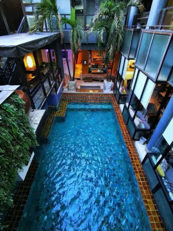 Blu Cabin Ari Stylish Gay Poshtel