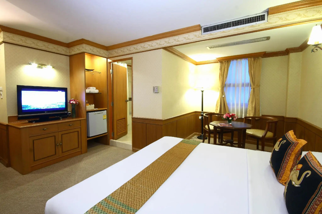 Wall Street Inn, Bangkok