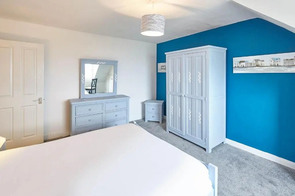 Host Stay The Whitby Pearl