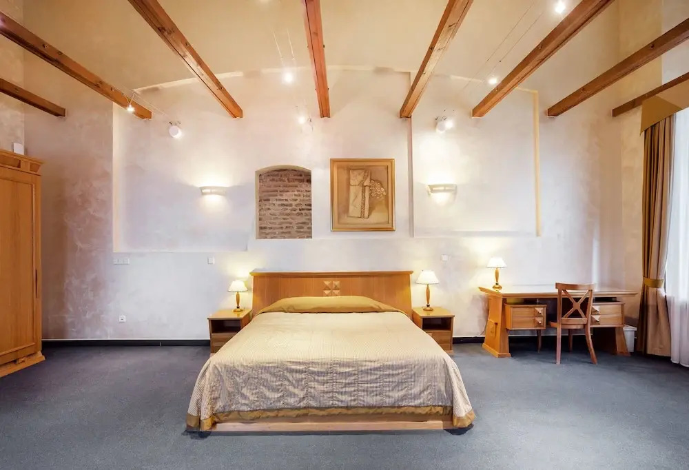 Atrium Hotel
